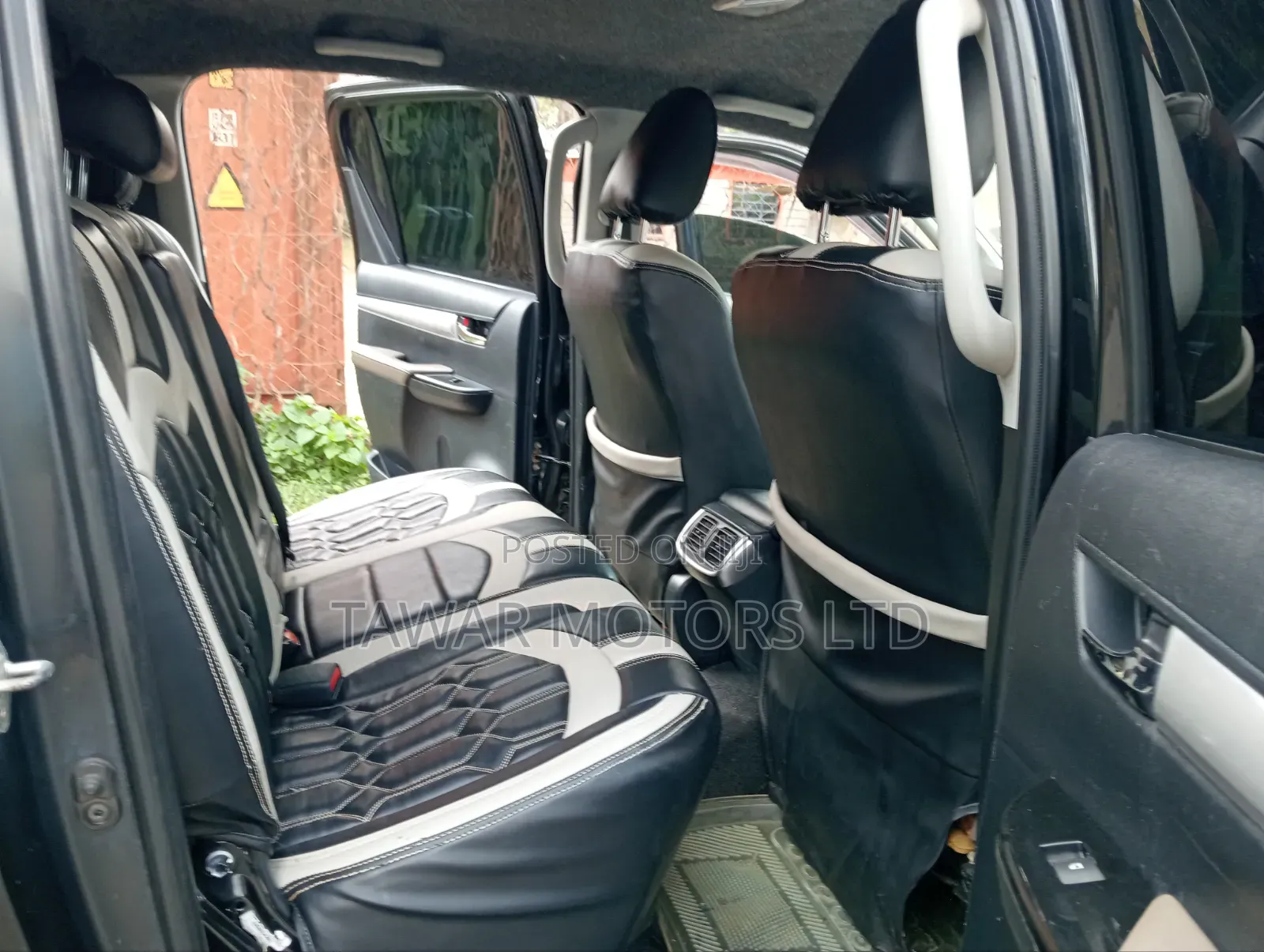 Toyota Hilux 2016 Black