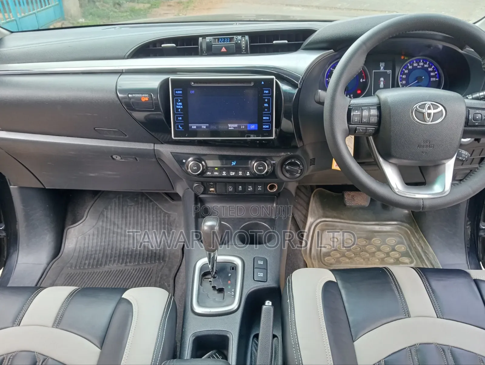 Toyota Hilux 2016 Black