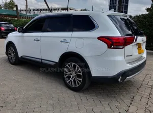 Mitsubishi Outlander 2016 White