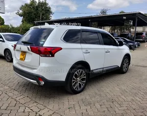 Mitsubishi Outlander 2016 White