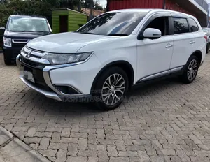Mitsubishi Outlander 2016 White