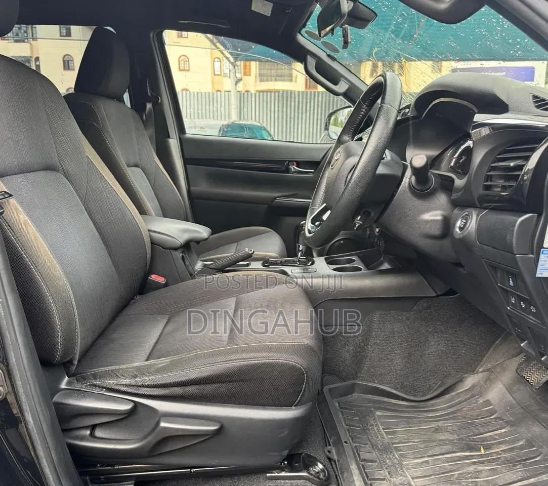 Toyota Hilux 2019 Matt Black