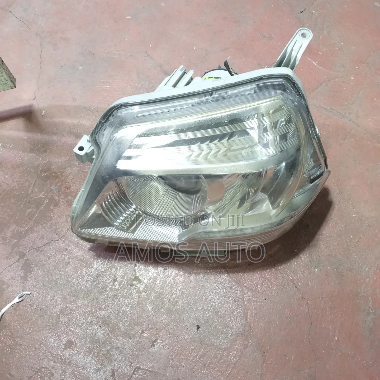 Sienta 2012 Headlight Xenon