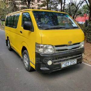 Toyota HiAce 2013 Yellow