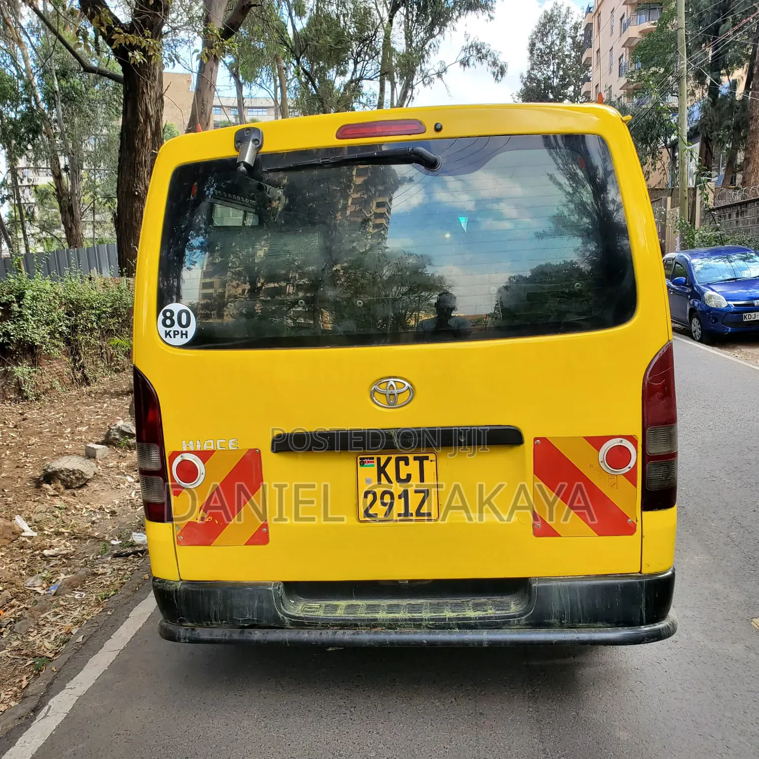 Toyota HiAce 2013 Yellow