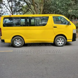 Toyota HiAce 2013 Yellow