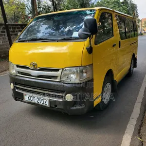 Toyota HiAce 2013 Yellow