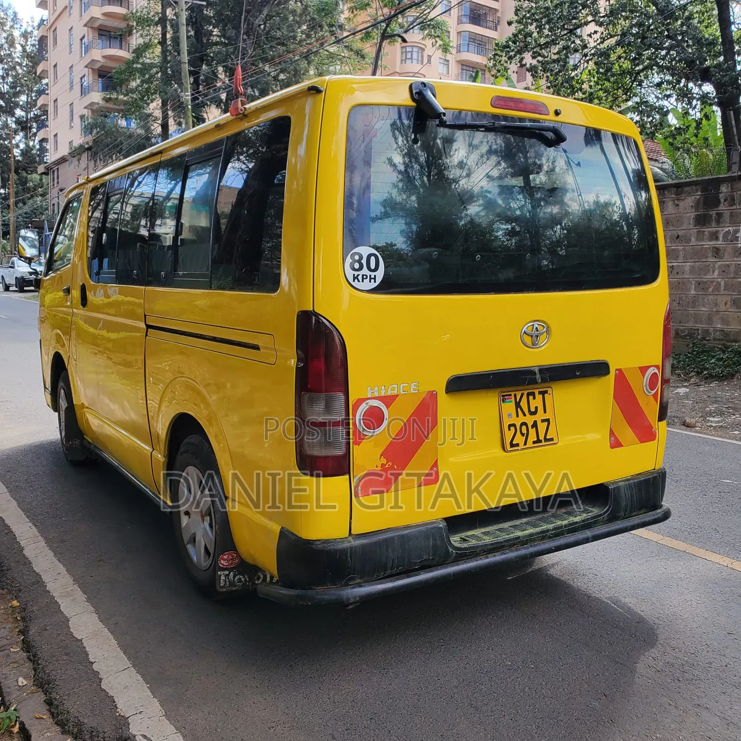 Toyota HiAce 2013 Yellow