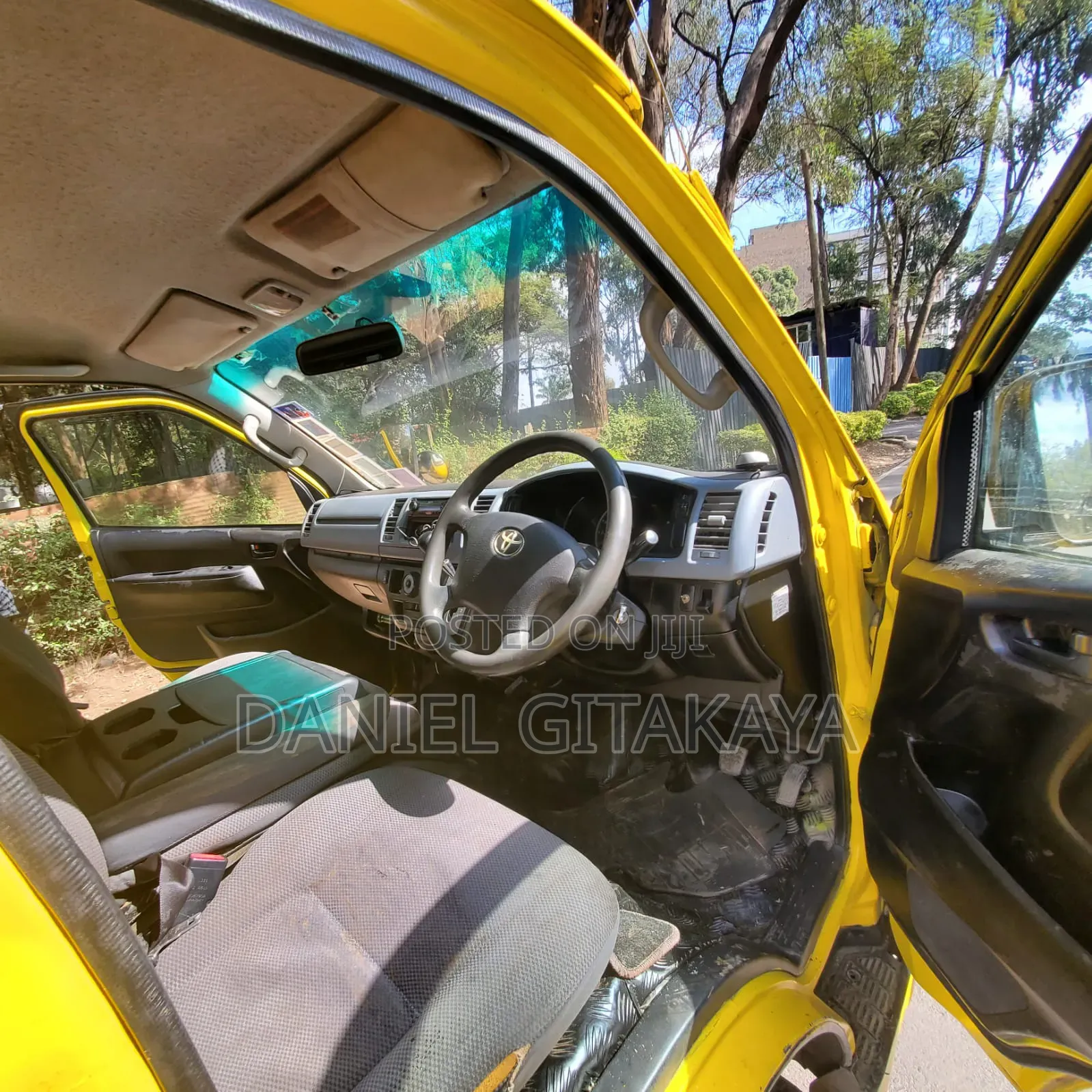 Toyota HiAce 2013 Yellow