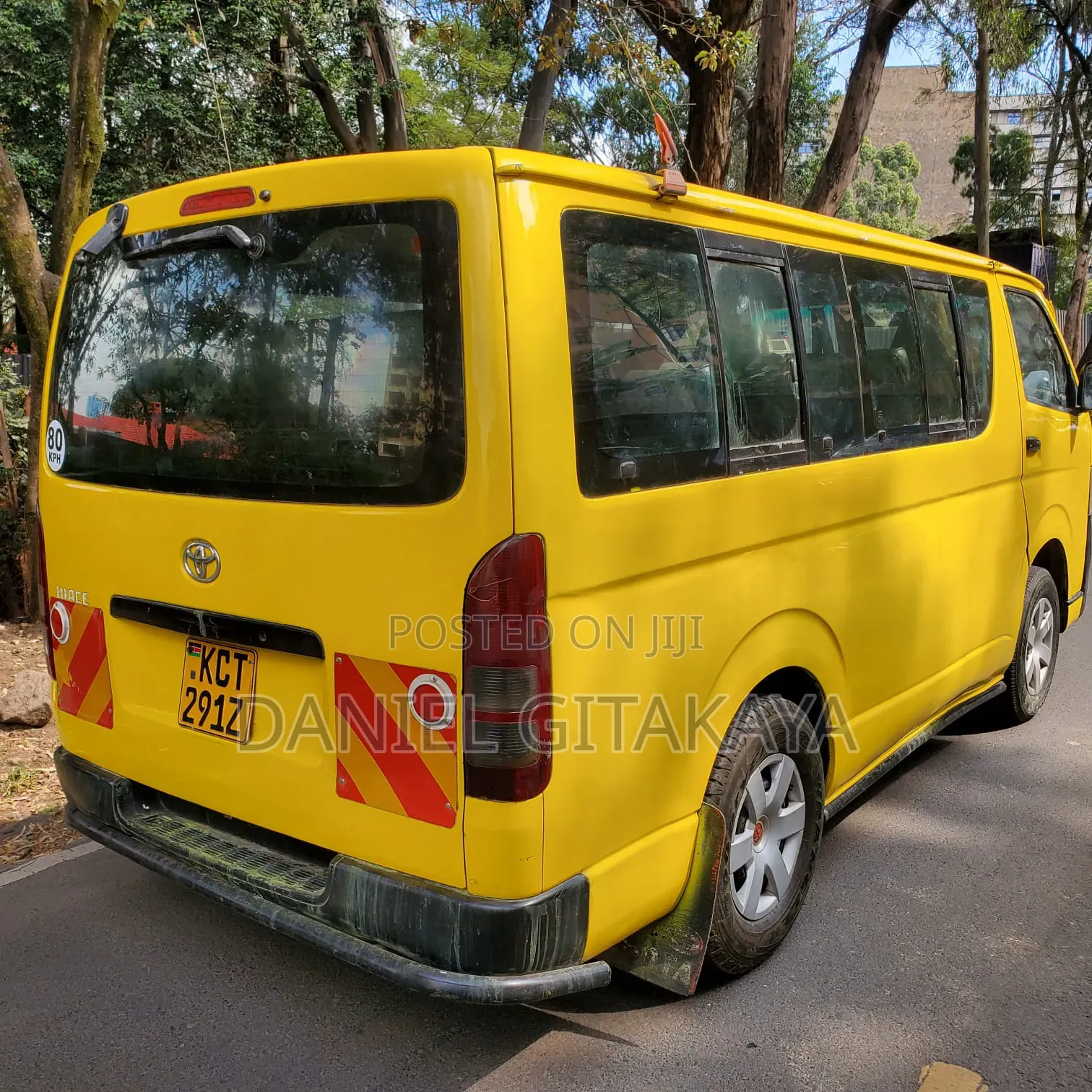 Toyota HiAce 2013 Yellow