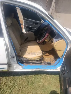 Toyota Corolla 1998 White