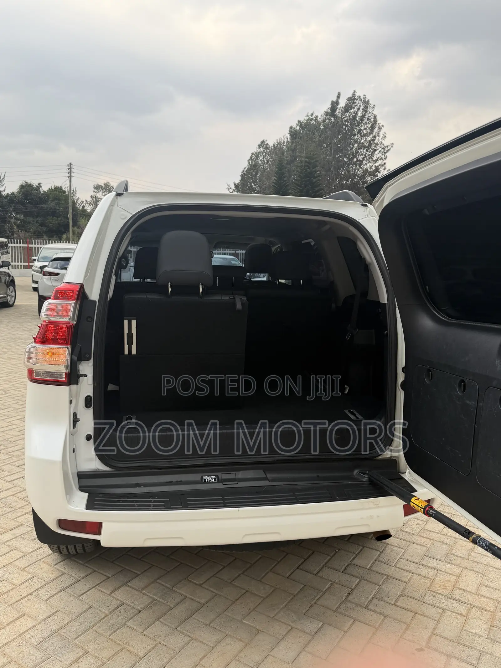 Toyota Land Cruiser Prado 2016 White