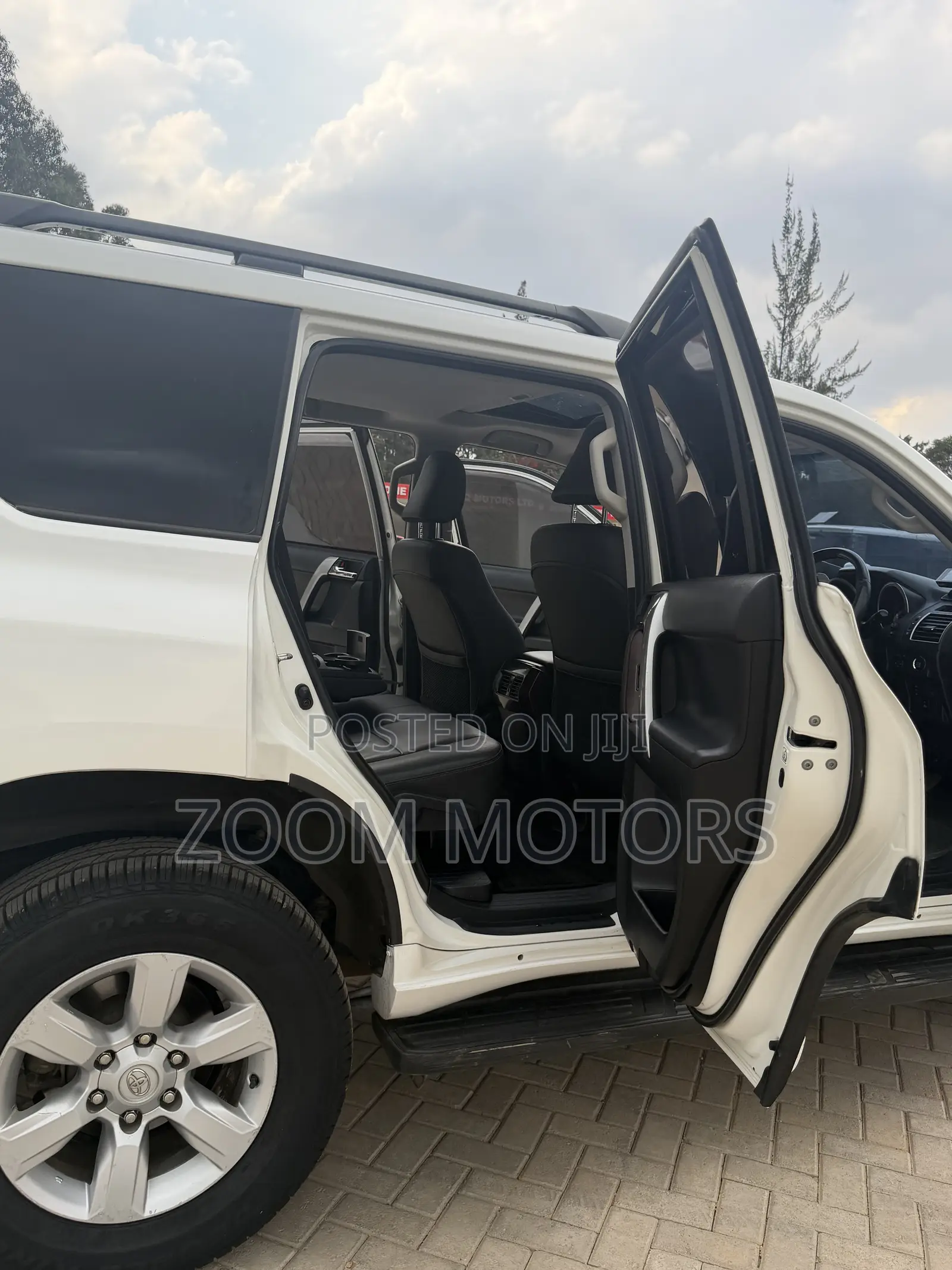 Toyota Land Cruiser Prado 2016 White