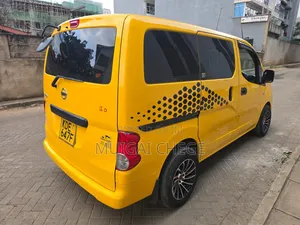 Nissan NV200 2015 Yellow