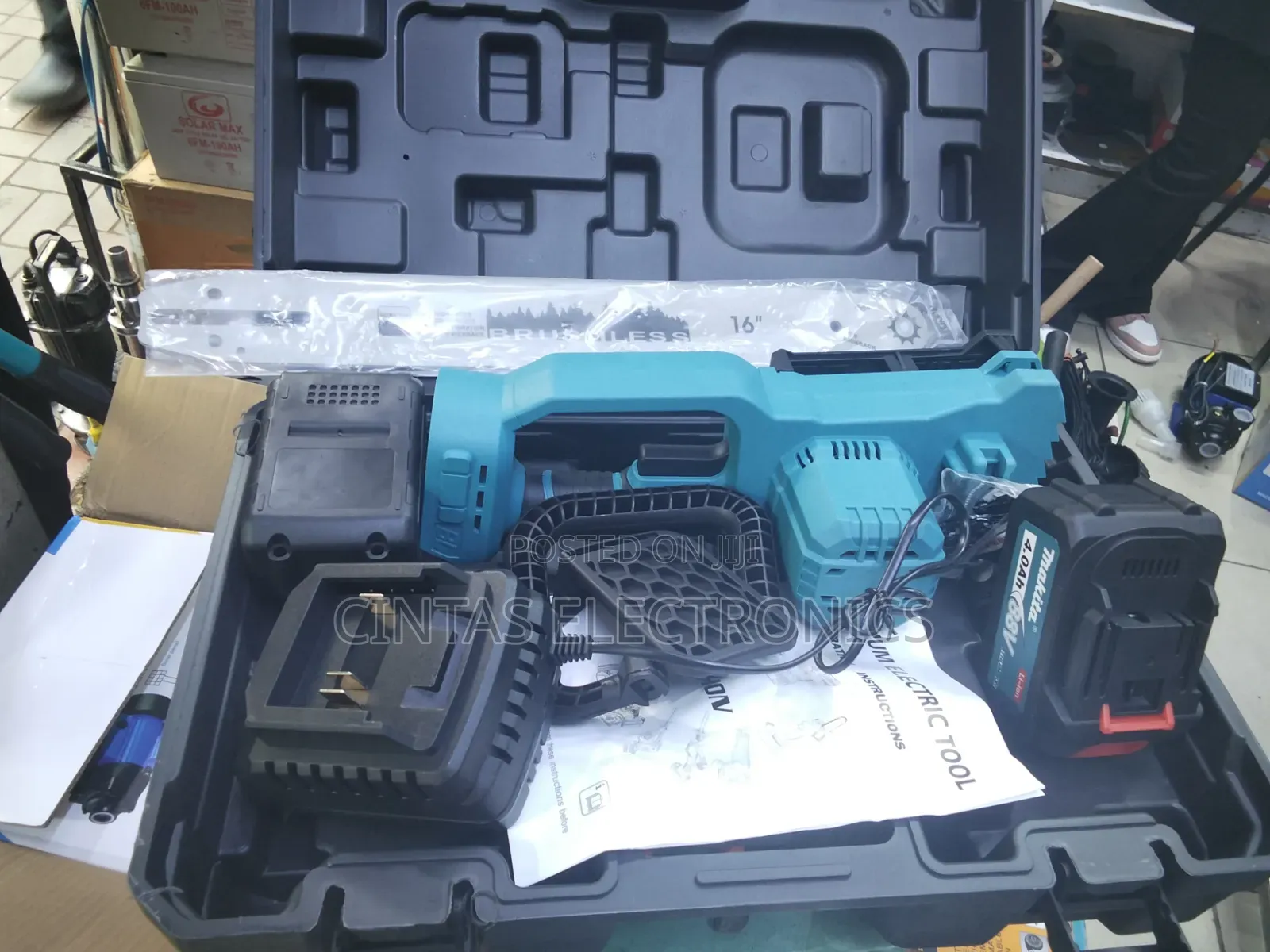 16" Makita Cordless Chainsaw