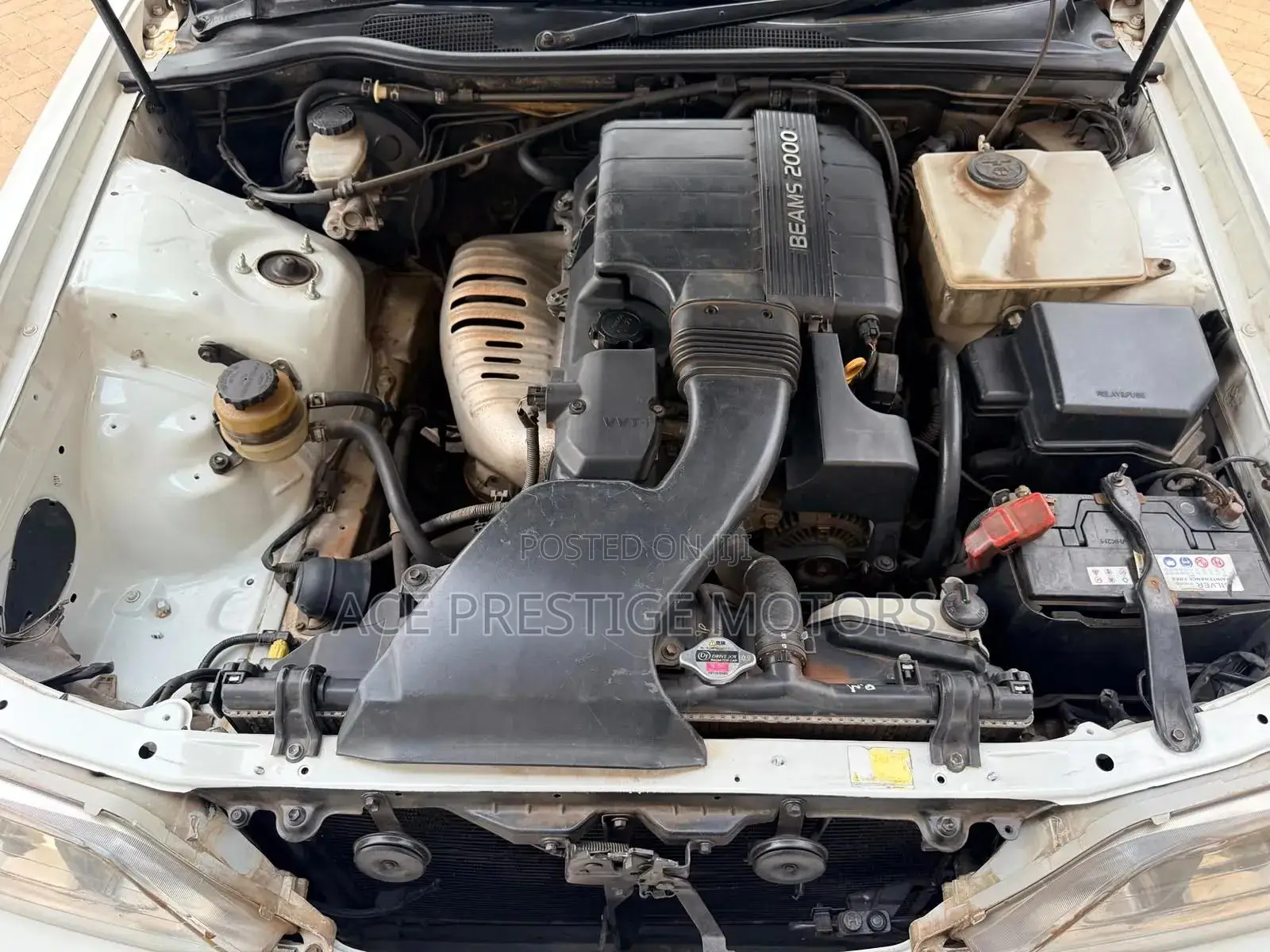 Toyota Cresta 2000 White