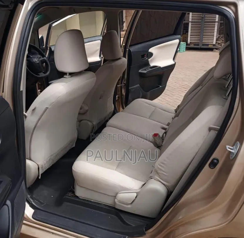 Toyota Wish 2012