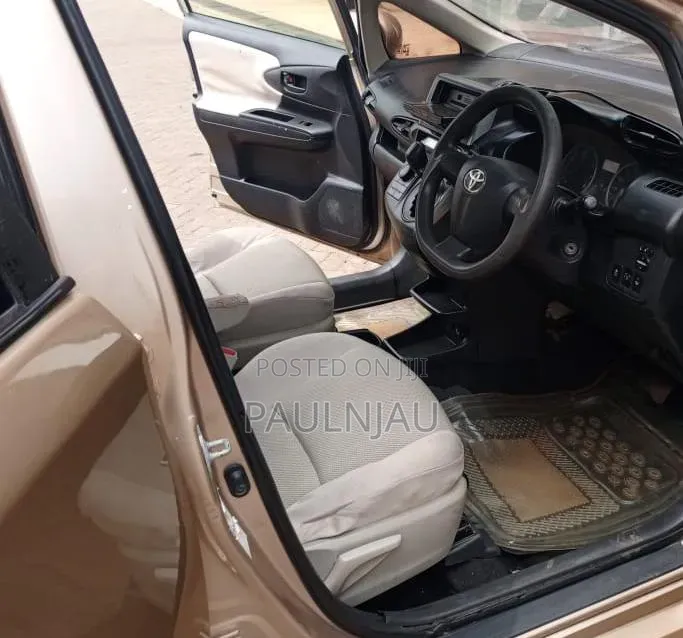Toyota Wish 2012