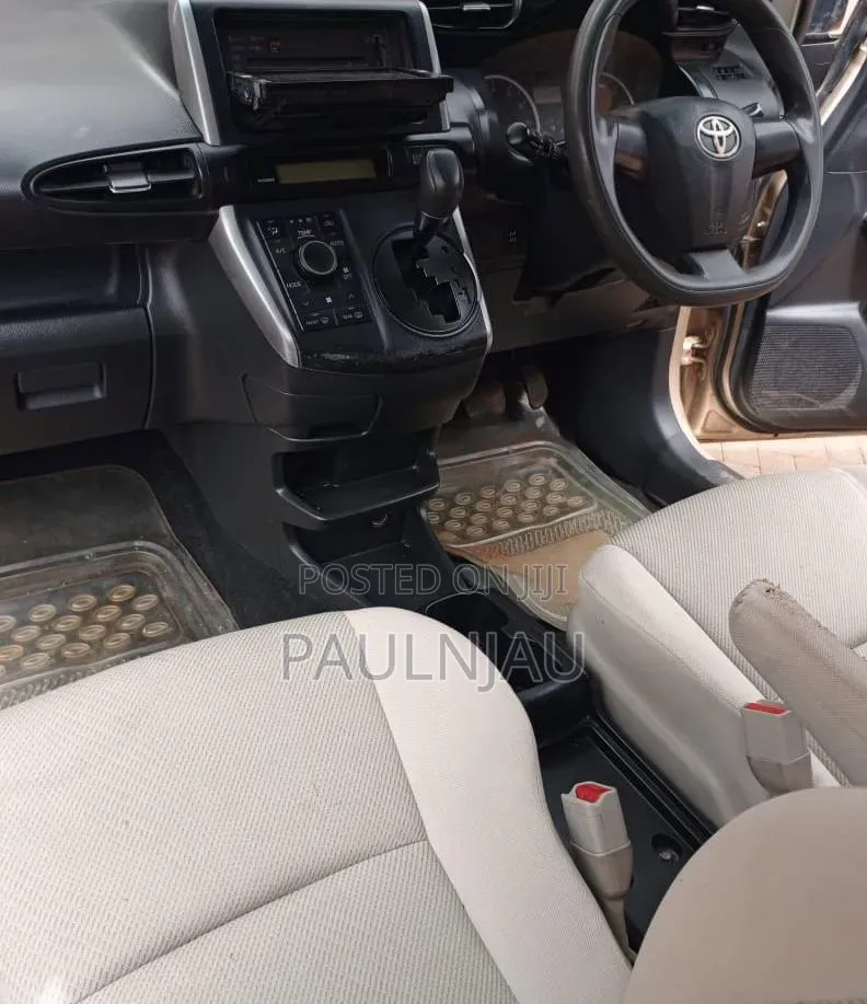 Toyota Wish 2012