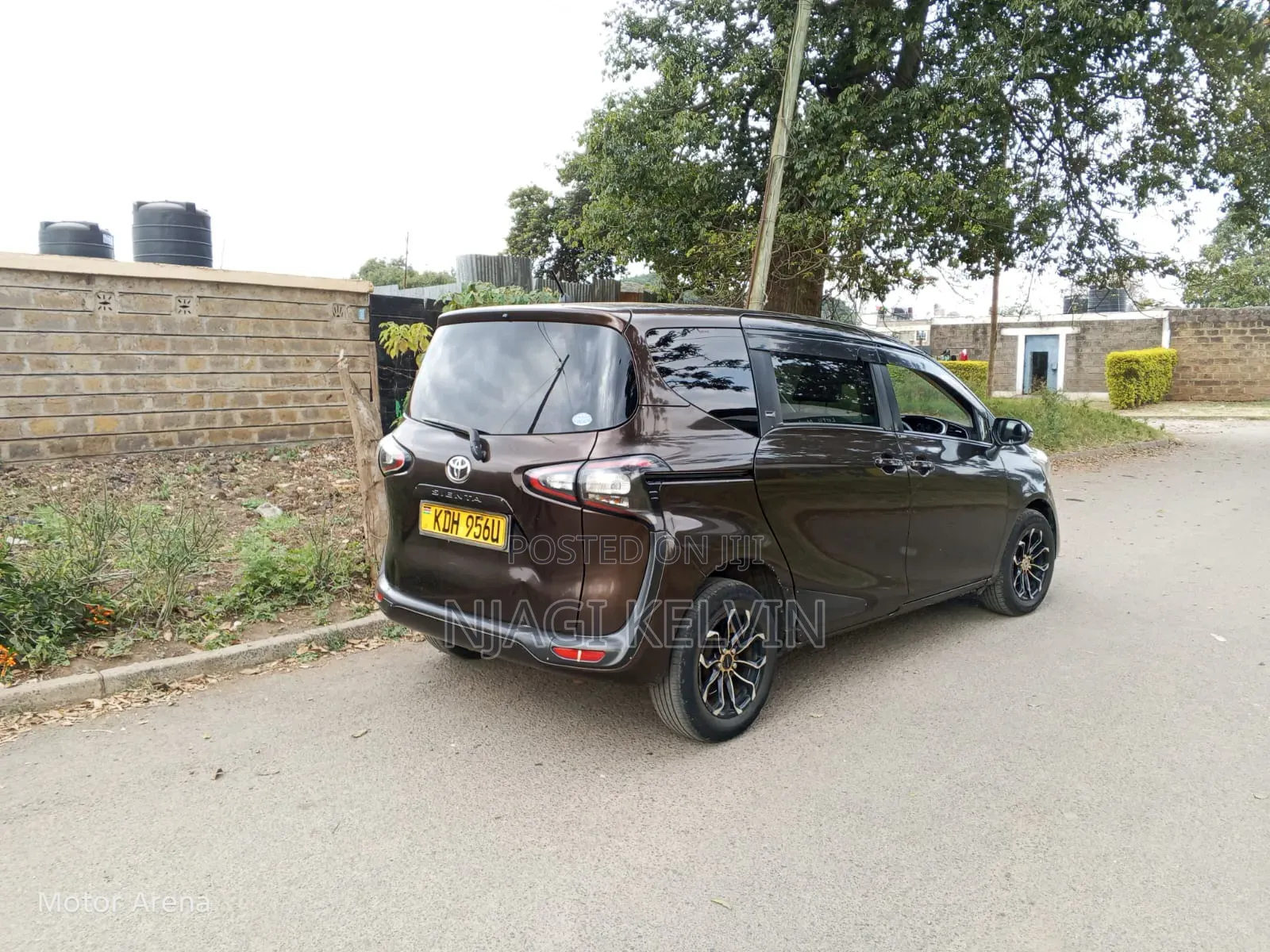 Toyota Sienta 2016 Brown