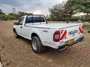 Isuzu D-MAX 2013 Off white