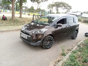 Toyota Sienta 2016 Brown