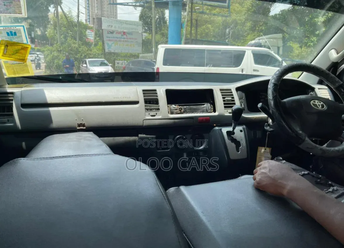Toyota HiAce 2014 White