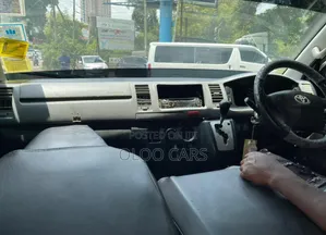 Toyota HiAce 2014 White