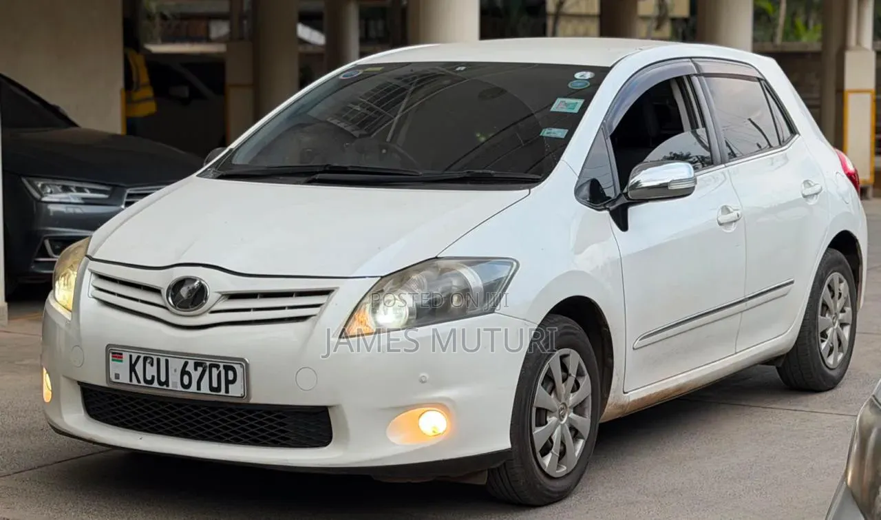 Toyota Auris 2012 Pearl