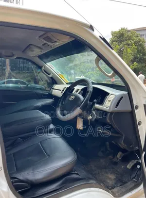 Toyota HiAce 2014 White