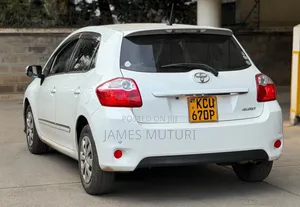Toyota Auris 2012 Pearl