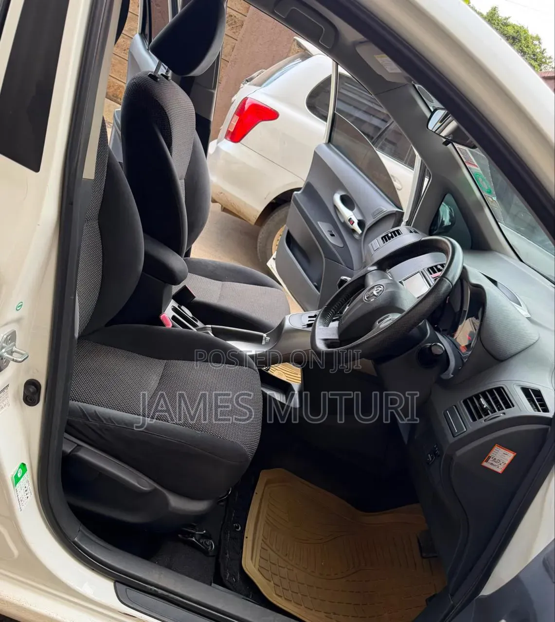 Toyota Auris 2012 Pearl