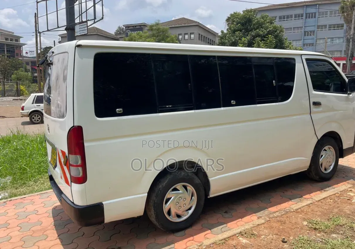 Toyota HiAce 2014 White