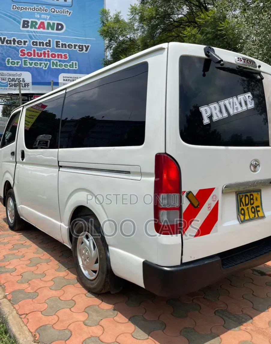 Toyota HiAce 2014 White