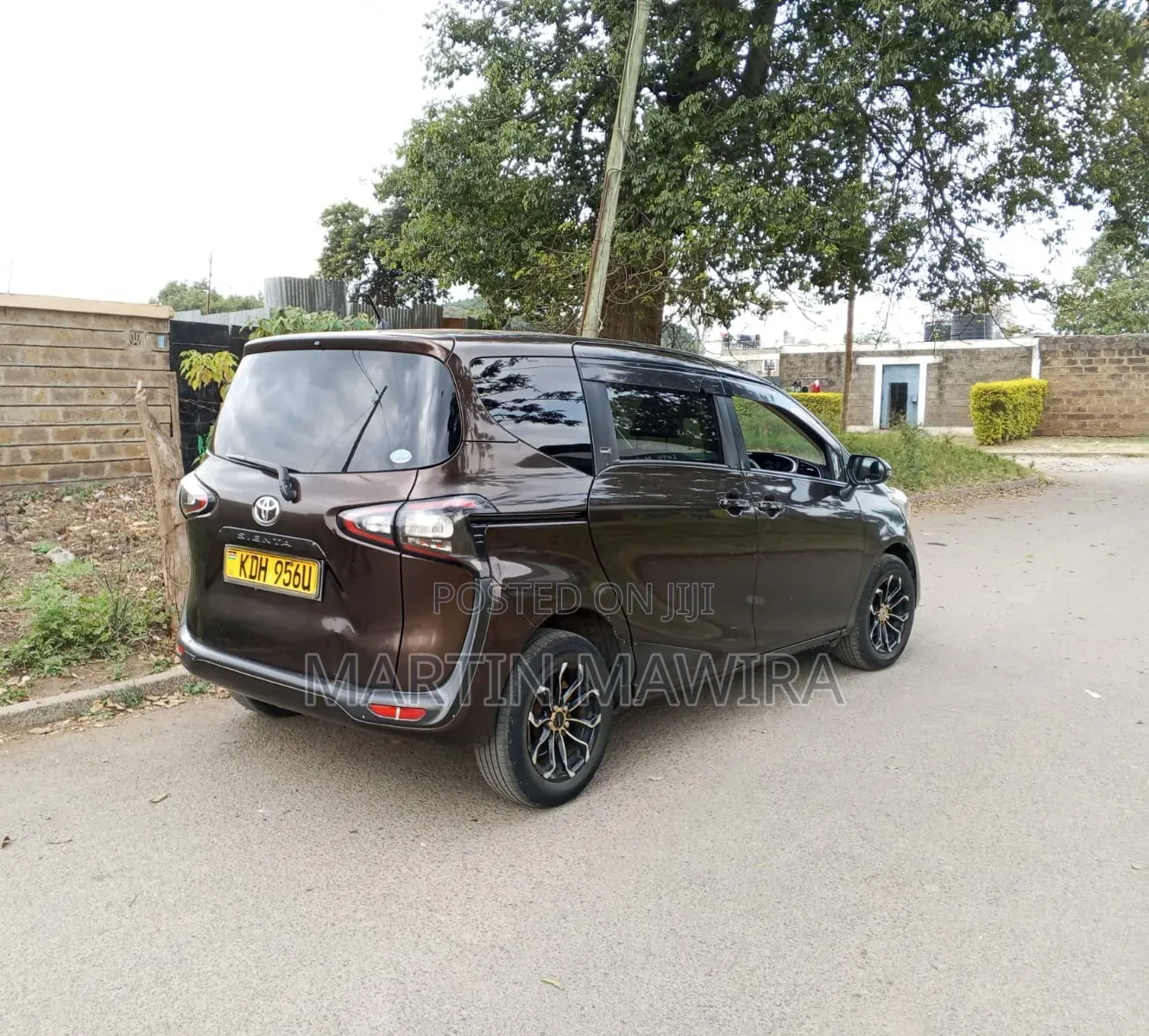 Toyota Sienta 2016 Brown