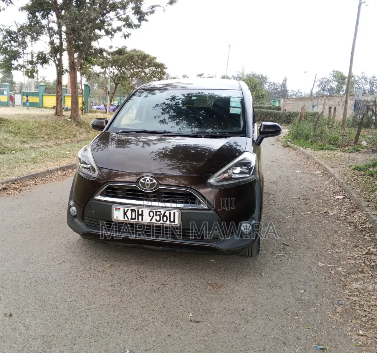 Toyota Sienta 2016 Brown
