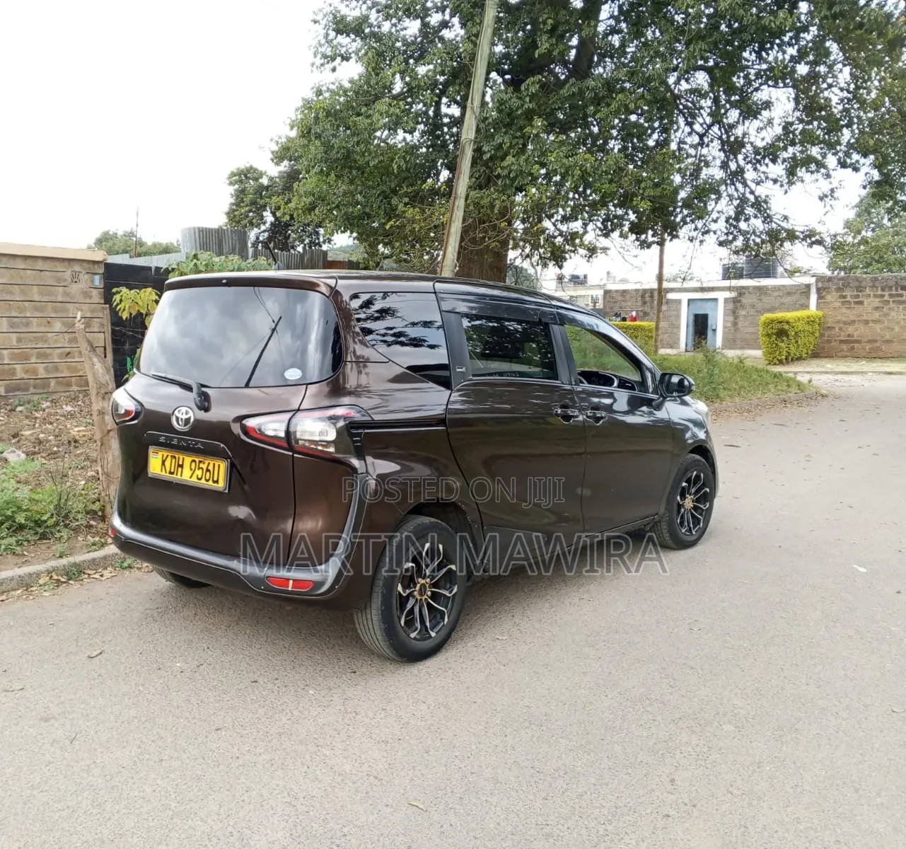 Toyota Sienta 2016 Brown