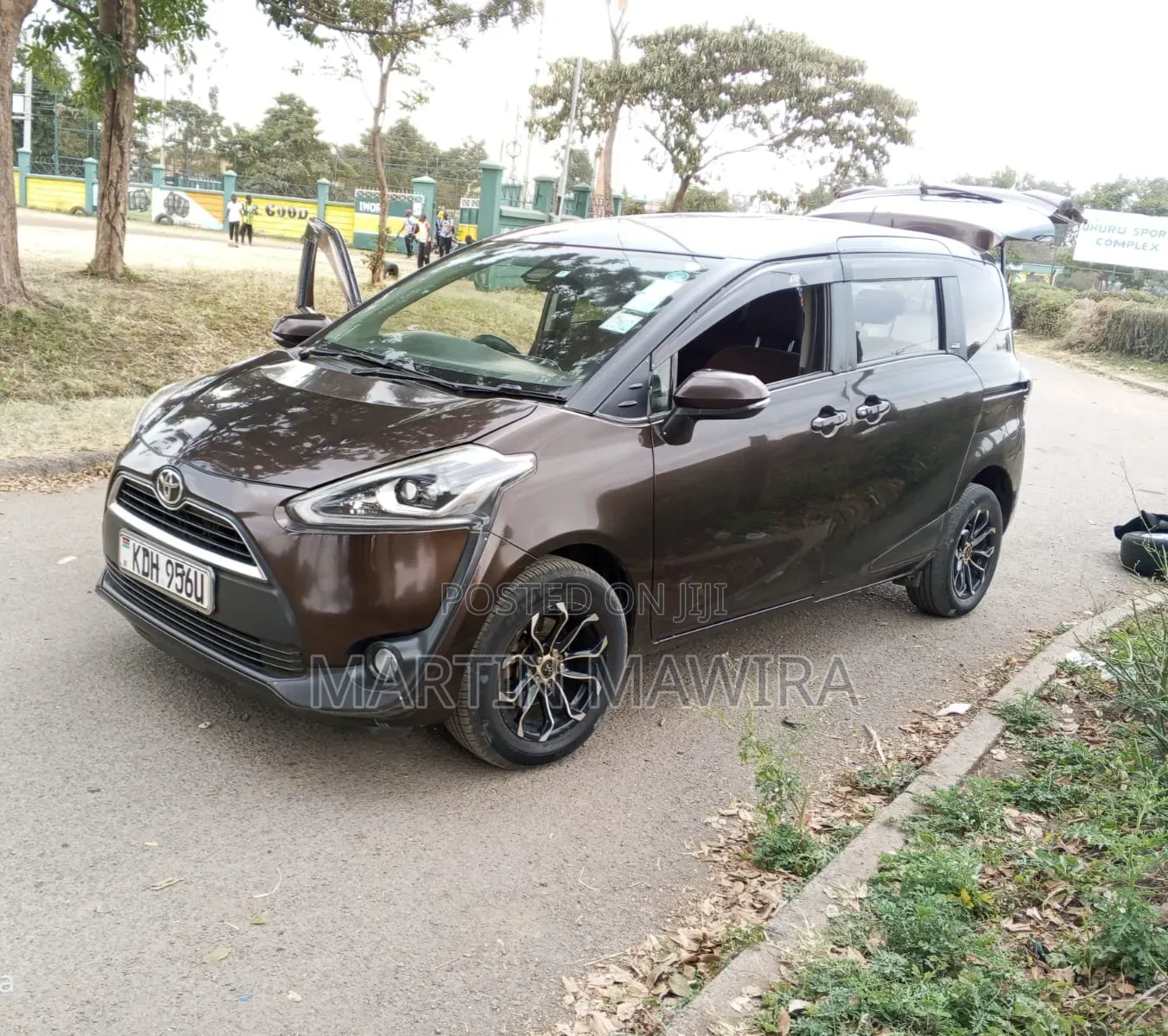 Toyota Sienta 2016 Brown