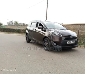 Toyota Sienta 2016 Brown