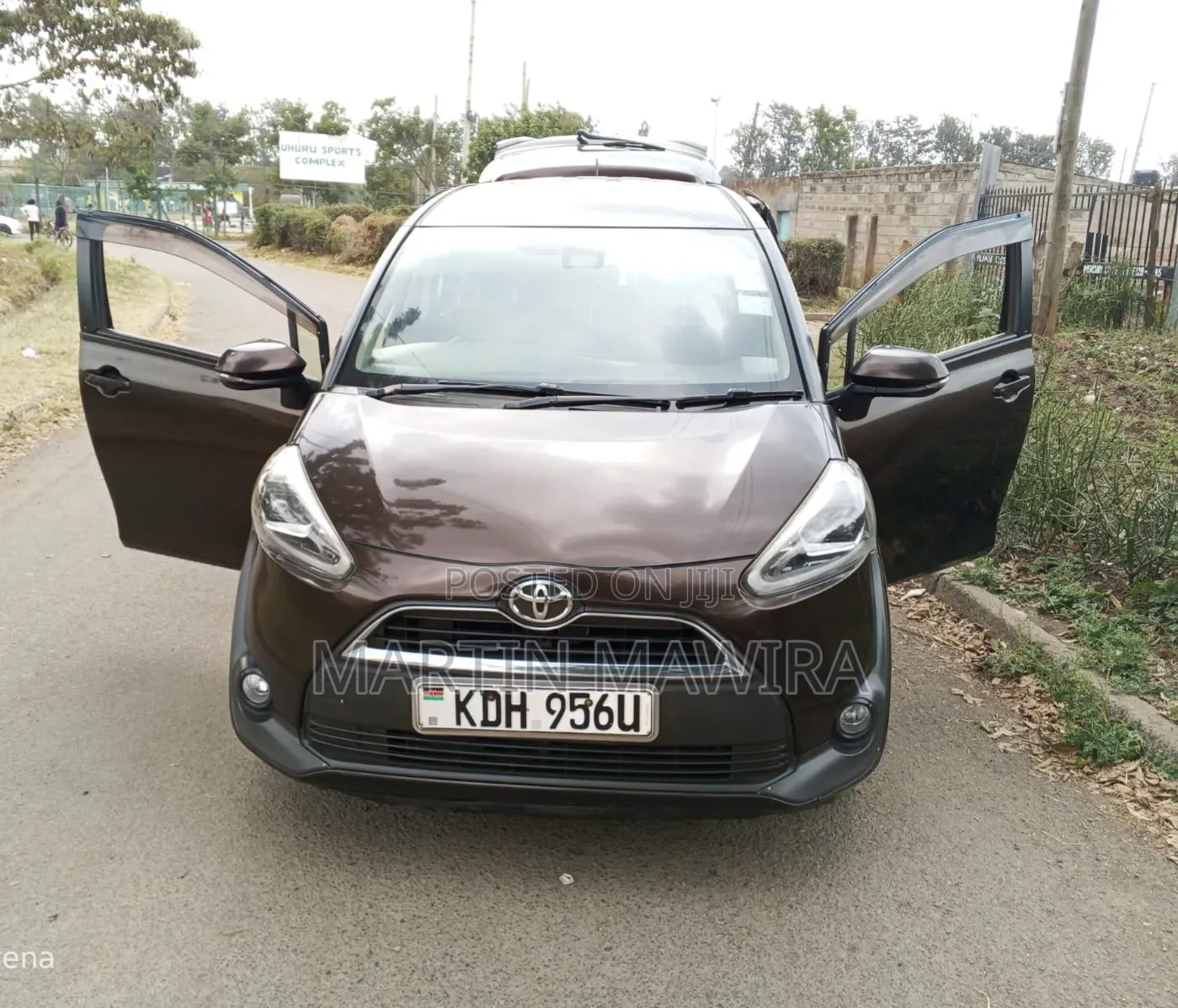 Toyota Sienta 2016 Brown