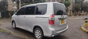 Toyota Noah 2011 Silver