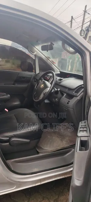 Toyota Noah 2011 Silver