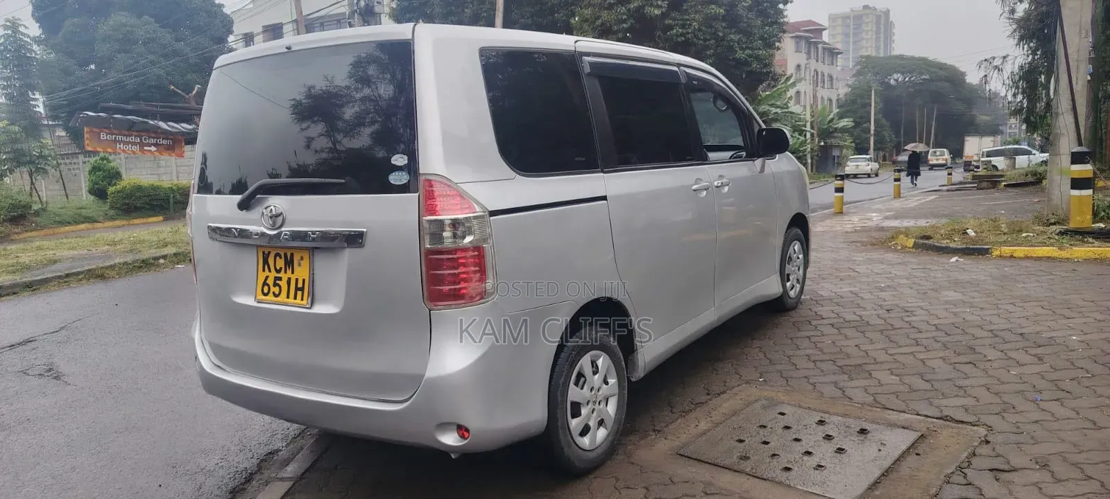 Toyota Noah 2011 Silver