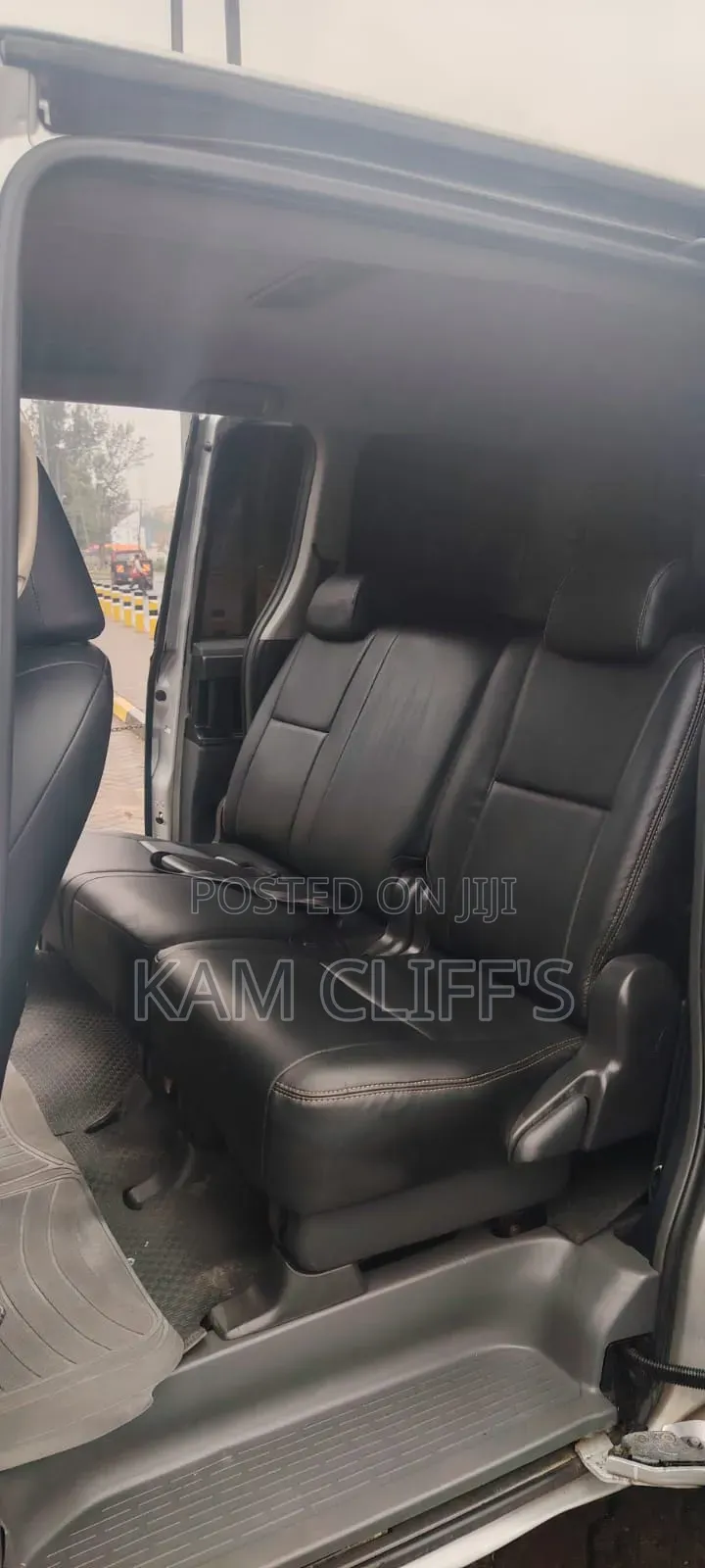 Toyota Noah 2011 Silver