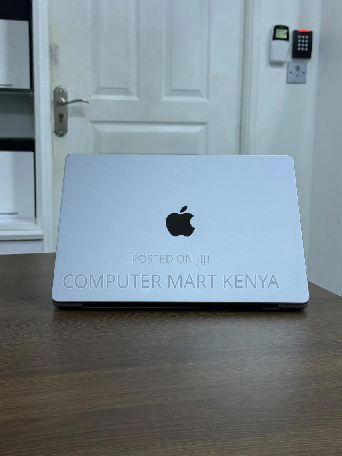 Laptop Apple MacBook Pro 2021 M1 16GB Apple M1 Pro SSD 512GB