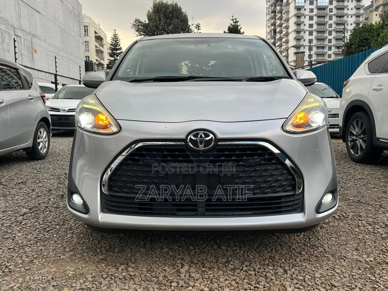 Toyota Sienta 2019 Silver