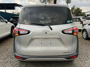 Toyota Sienta 2019 Silver