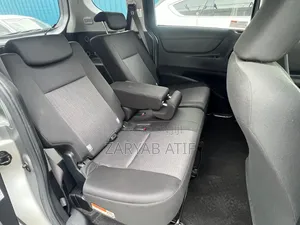 Toyota Sienta 2019 Silver