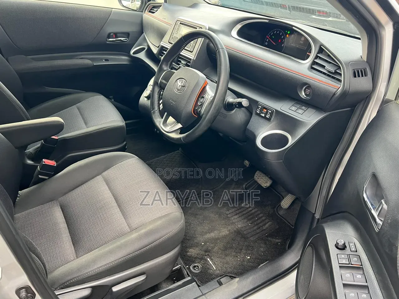 Toyota Sienta 2019 Silver