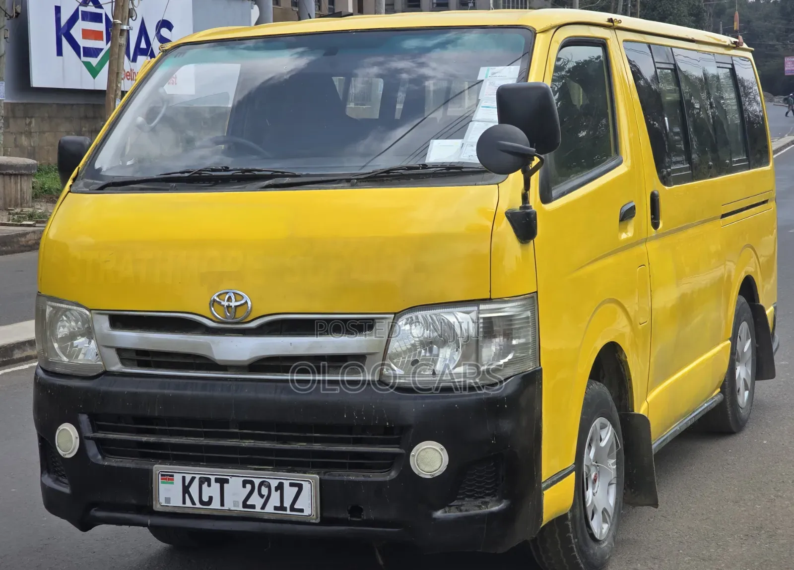 Toyota HiAce 2013 Yellow